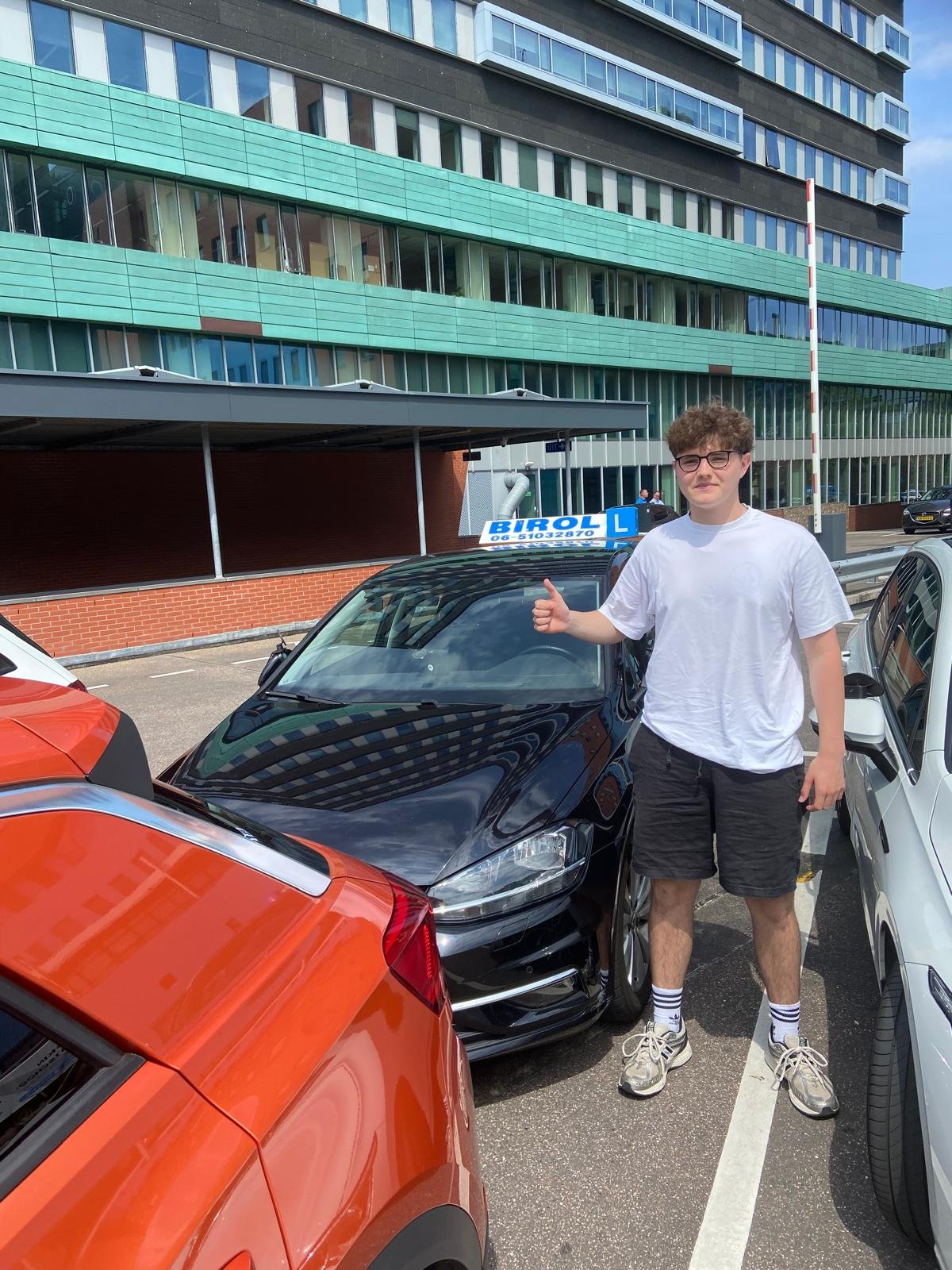 Geslaagde leerling bij Rijschool Birol