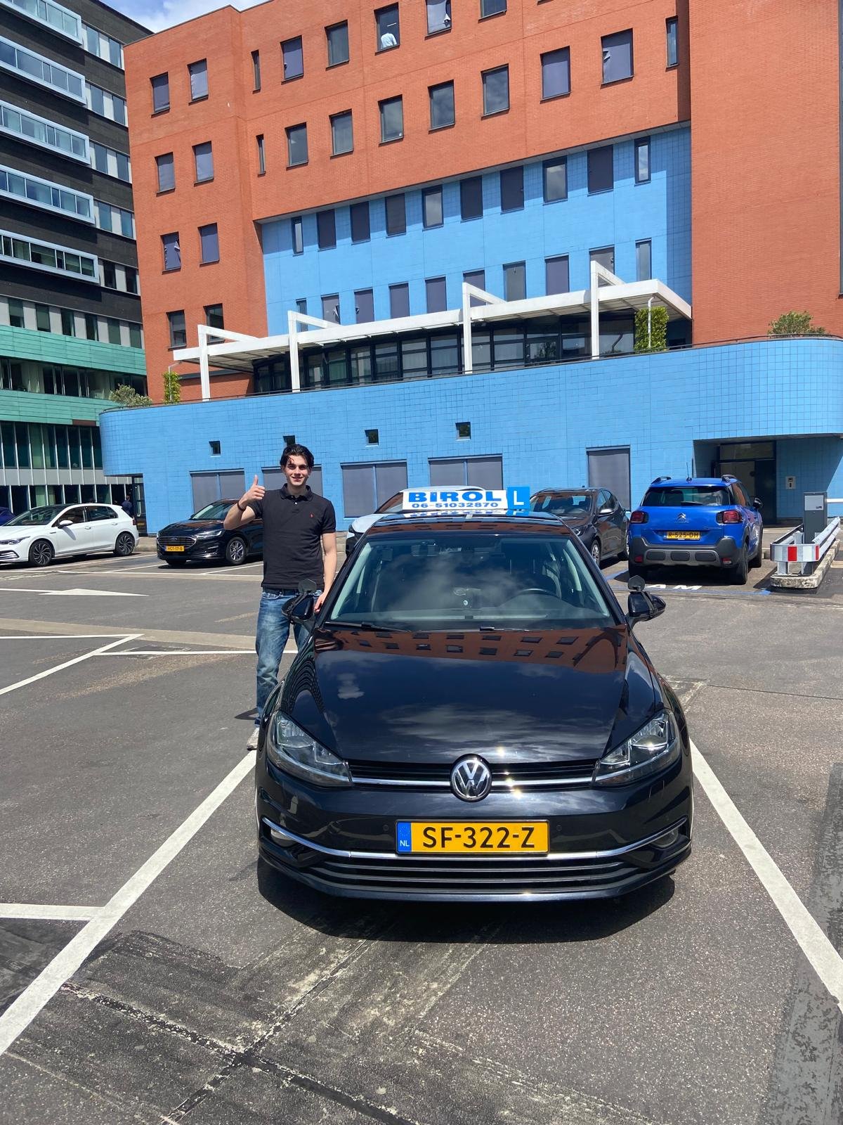 Geslaagde leerling bij Rijschool Birol